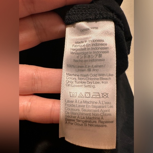 Madewell Clean Button-Tab Shorts in 100% Linen Black, size 14 - Picture 2 of 11